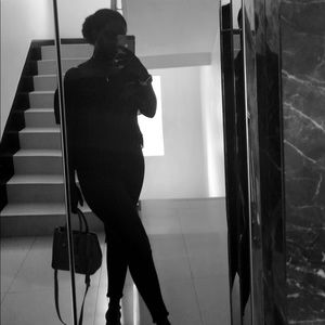 Meet your Posher, Adebimpe